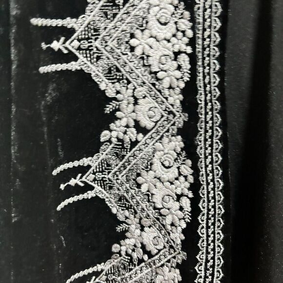 Andree By Unit Womens Velvet Kimono Jacket Small in Black With White Embroidered - Picture 6 of 13